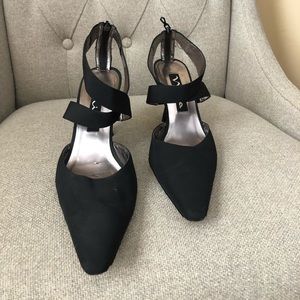 Black steeply heels